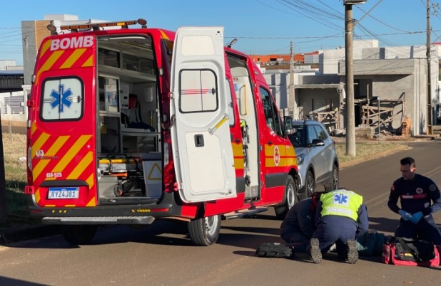 Jovem de 19 anos sofre queda de moto no Lago das Nações