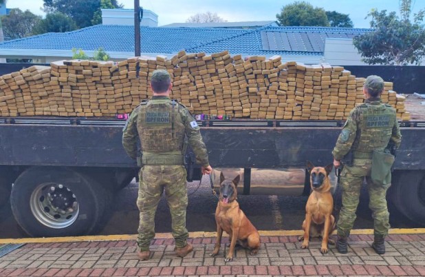 BPFRON e Polícia Federal apreendem 550 quilos de maconha e causam prejuízo de R$ 2 milhões ao crime
