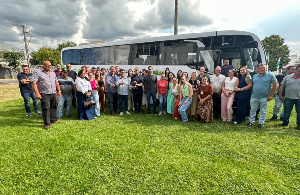 Município recebe ônibus de R$ 855 mil para transporte de pacientes da saúde