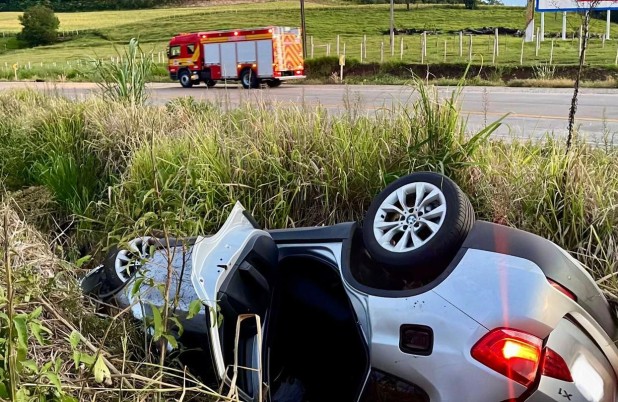 Capotamento deixa casal cerqueirense ferido na BR-163