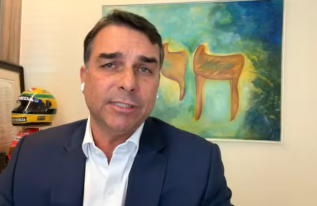 Flávio Bolsonaro aparece filiado ao Missão no sistema do TSE, e PL denuncia possível fraude