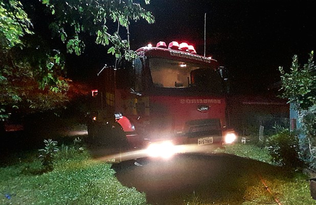 Casa fica destruída em incêndio na Linha Sete de Setembro