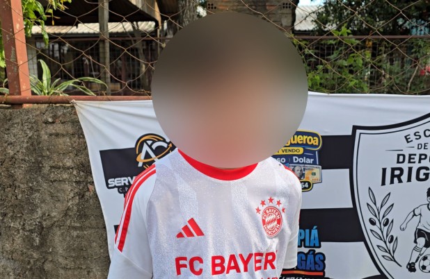 “Eu me arrependo”: criança que queimou bandeira do Brasil quebra o silêncio e pede desculpas