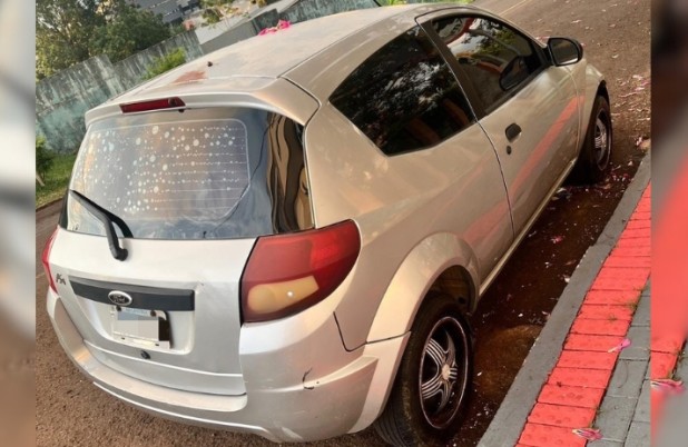 Veículo é furtado durante a madrugada em frente à Secretaria de Saúde