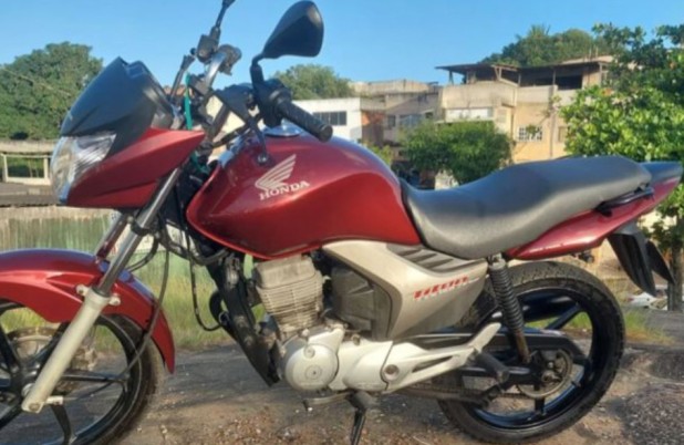 Motocicleta é furtada durante a noite no Bairro Parque das Embaúvas