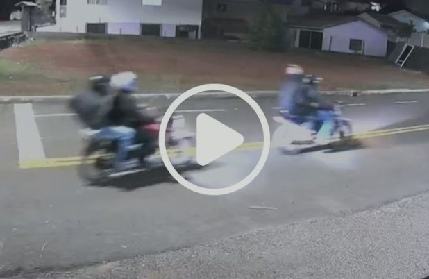 Imagens mostram motos se aproximando de residência antes de roubo de Amarok