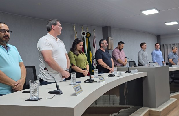 Câmara de Vereadores apresenta três projetos e aprova requerimento na 27ª sessão