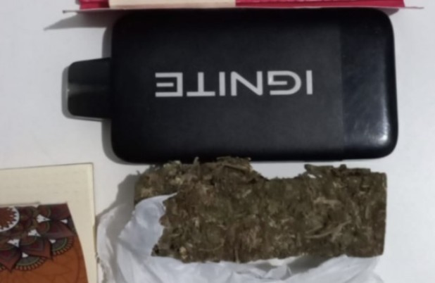 Adolescente de 16 anos é flagrado com maconha e cigarro eletrônico