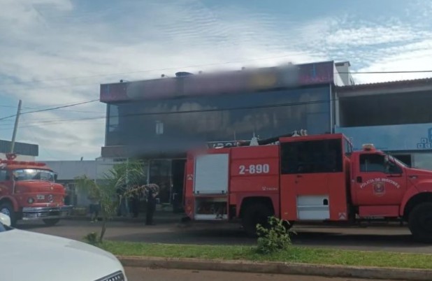 Incêndio em restaurante é controlado rapidamente e ninguém fica ferido