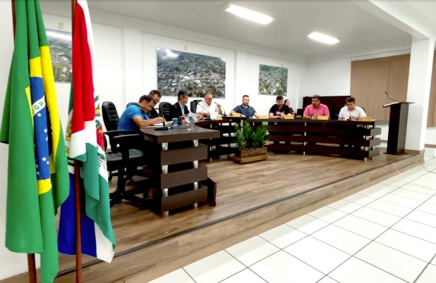 Câmara encerra sessão destacando investimentos e novos recursos