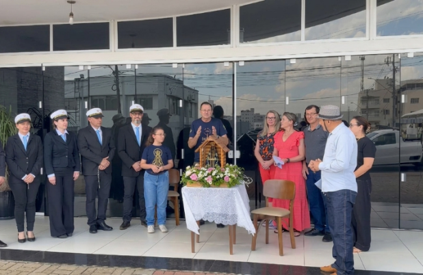 Imagem de Nossa Senhora Aparecida percorre comunidades de Barracão em preparação para a Novena