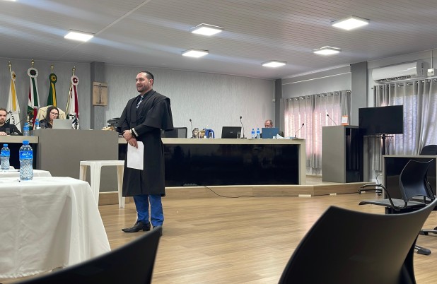 Pela segunda vez, acusado de feminicídio triplamente qualificado tentado é absolvido pelo Tribunal do Júri