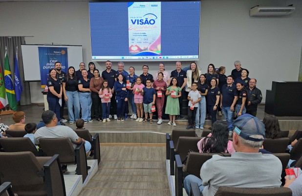 Projeto Visão e Esperança entrega 57 óculos a alunos da rede municipal