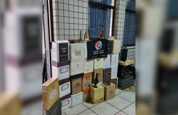 Polícia Militar apreende bebidas argentinas sem desembaraço aduaneiro na BR-163