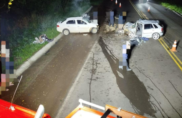 Colisão frontal deixa um morto e dois feridos na BR-282