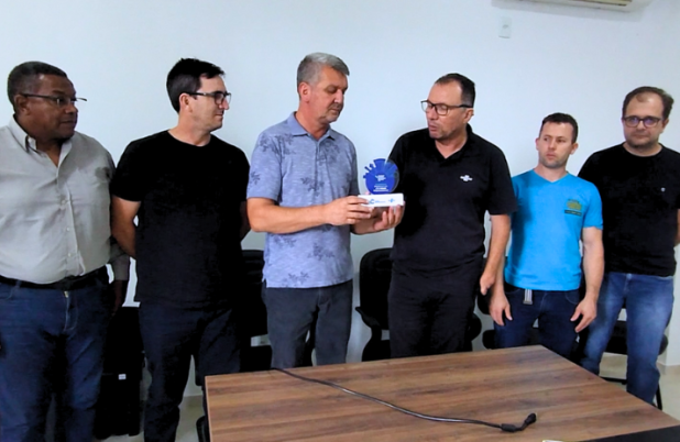 Administração recebe troféu Cidade Empreendedora do Sebrae