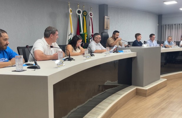 Sessão da Câmara destaca projeto de lei, indicação e busca por melhorias na energia elétrica