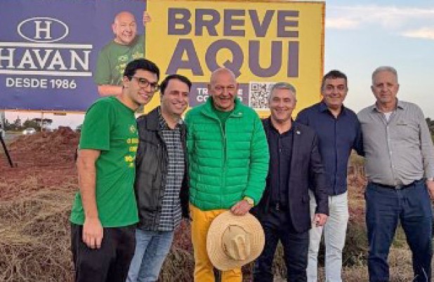 Luciano Hang visita área da futura megaloja Havan em São Miguel do Oeste