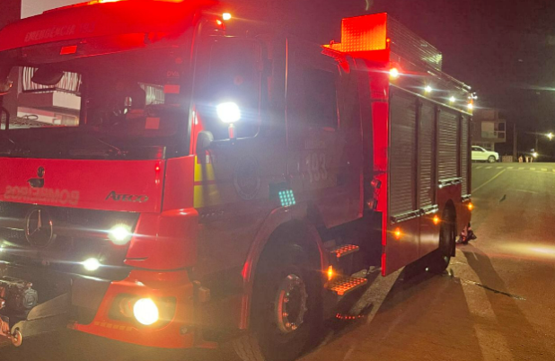 Princípio de incêndio em tomada de residência mobiliza Bombeiros e SAMU