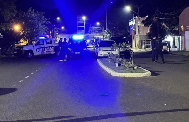 Brasileiro é morto a tiros em bar e suspeitos fogem para o Brasil