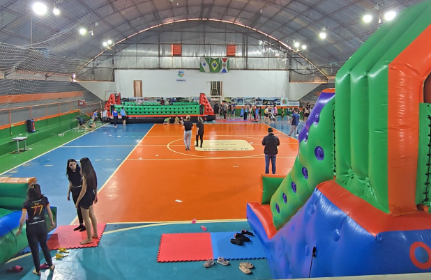 Futebol de sabão, brinquedos e muitos sorrisos marcam festa das crianças que participam das oficinas do CRAS