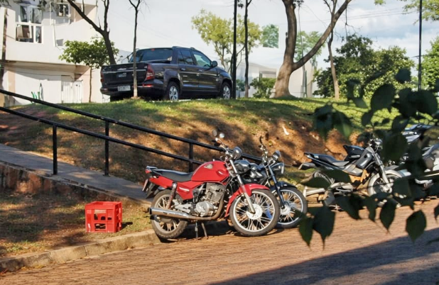 Caminhonete é roubada à mão armada e levada para a Argentina