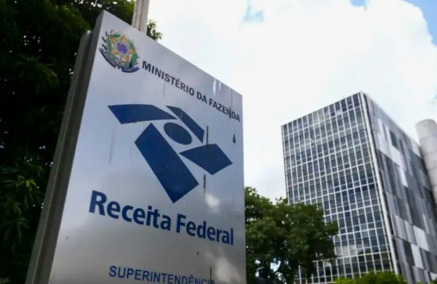 Receita paga nesta terça maior lote de restituição do IR da história