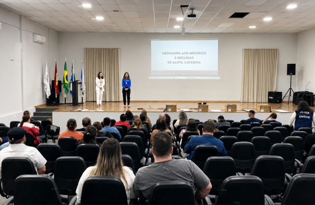 Justiça Eleitoral reúne 42 presidentes de mesa para treinamento das eleições de 2026