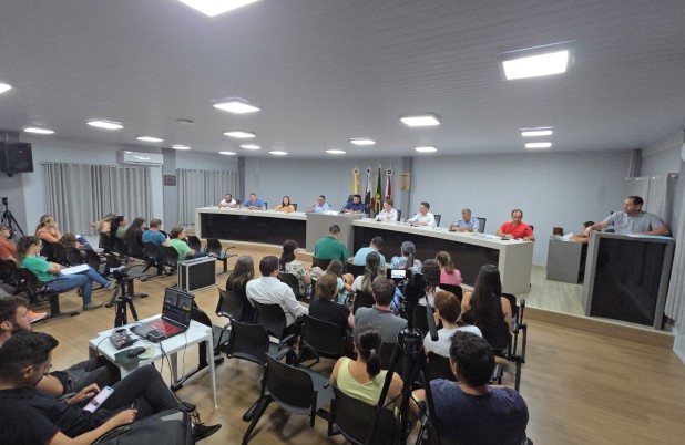 Câmara de Dionísio Cerqueira aprova projetos importantes e rejeita reposição salarial do Legislativo