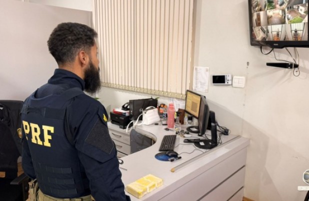 PRF apreende um quilo de cocaína e prende duas pessoas na BR-163