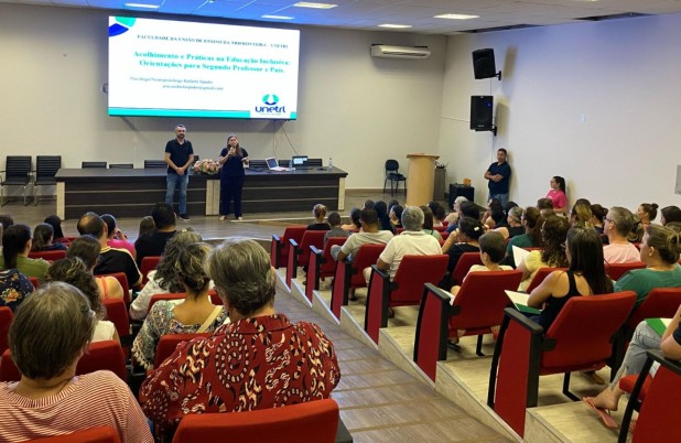 Palestra "TEACOLHO" sobre inclusão infantil reúne comunidade e especialistas