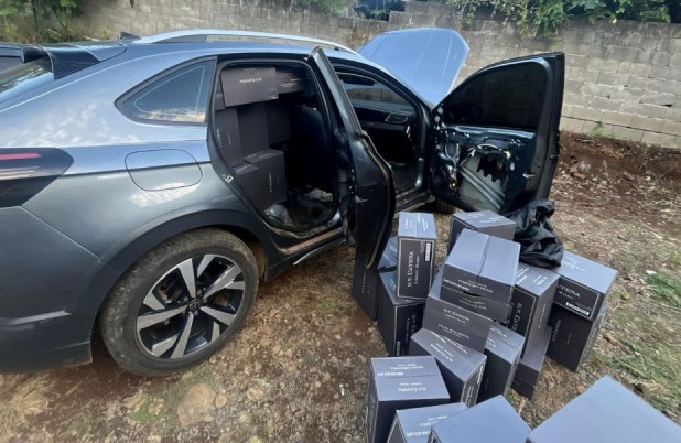 PF prende dois homens com 600 caixas de vinhos contrabandeados