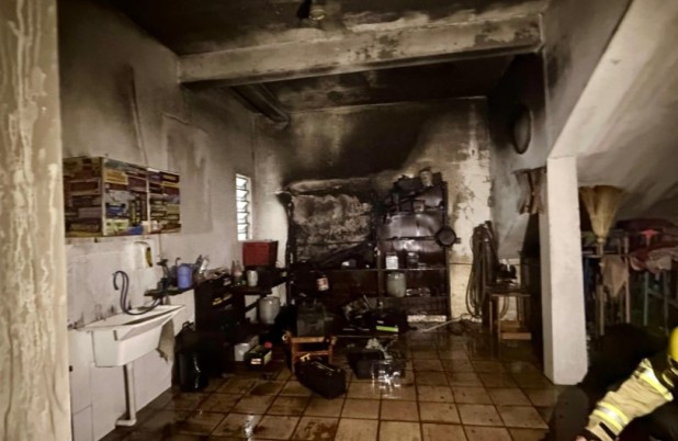 Incêndio atinge revenda de baterias no Centro