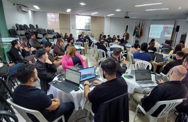 Curso prepara profissionais da fronteira para mudanças no processo de importação