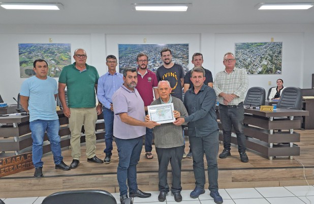 Câmara de Vereadores realiza 10ª sessão ordinária com votação de projetos e moção de aplausos ao padre Harry