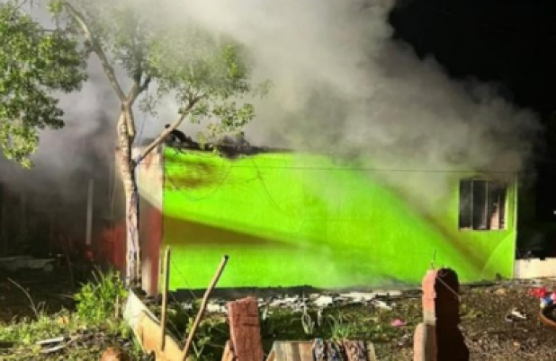Homem é suspeito de incendiar a própria casa após discussão com a companheira