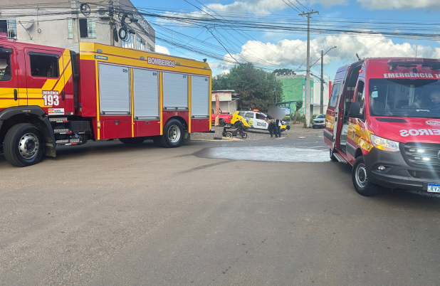 Acidente entre veículo e triciclo elétrico deixa homem ferido