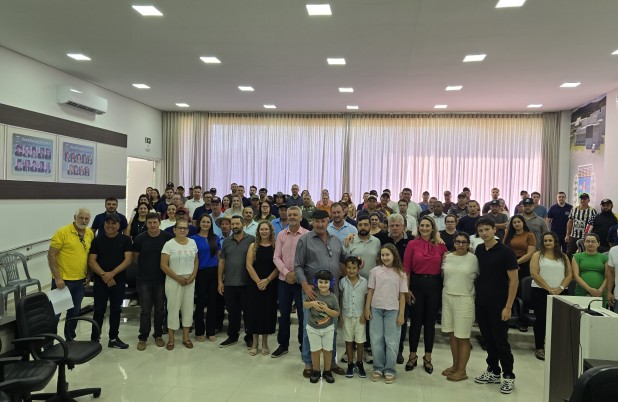 Após 28 anos de vida pública, Vanderlei Scalco se despede e é homenageado