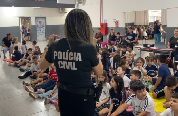 Polícia Civil realiza palestras contra o bullying na escola Castro Alves