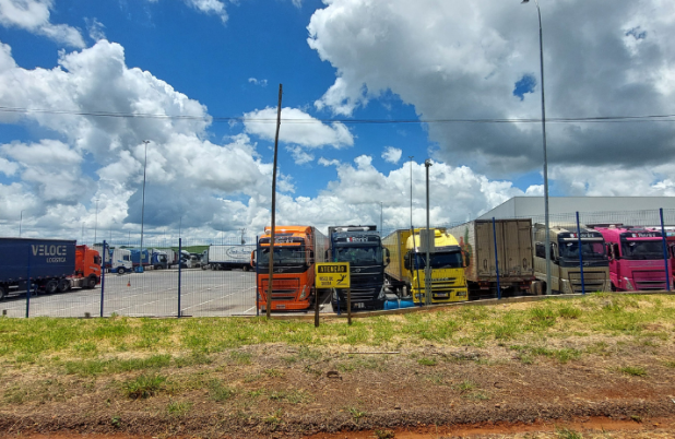 Aduana de Dionísio Cerqueira bate recorde histórico de caminhões em março de 2026