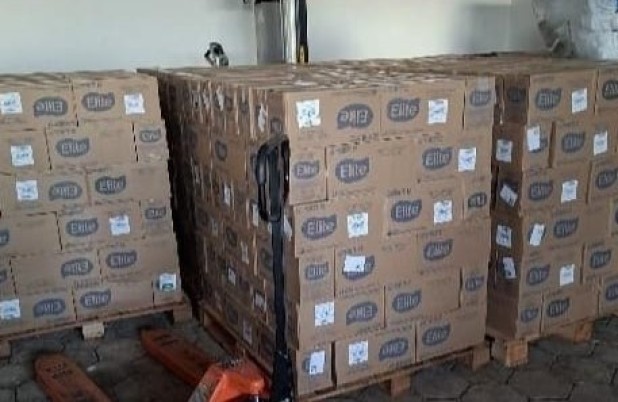 Polícia Militar apreende mais de 800 pares de tênis e 48 mil sabonetes