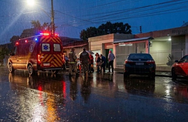 Homem é baleado durante roubo de caminhonete