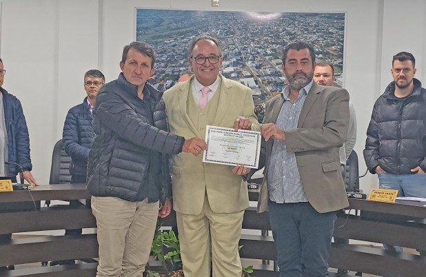 Carlos Alberto Santin é homenageado pela Câmara de Vereadores