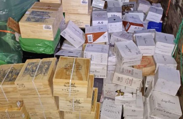 Carreta com 3,6 mil garrafas de vinho argentino é apreendida em ação conjunta