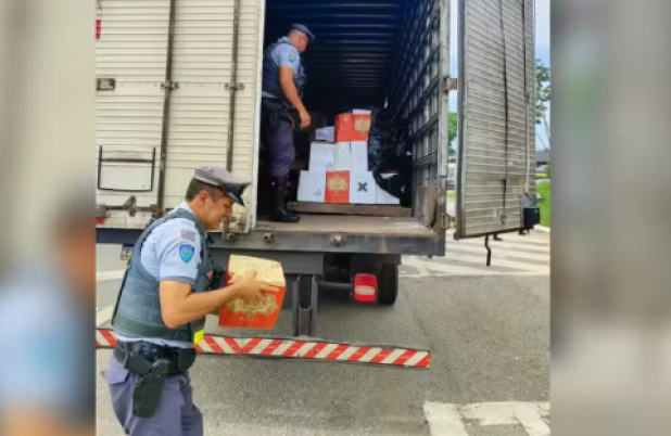 Caminhão carregado em Barracão é apreendido em SP com mais de R$ 4 milhões em produtos ilegais