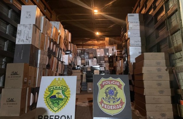 Ação conjunta apreende carga milionária de vinhos argentinos contrabandeados