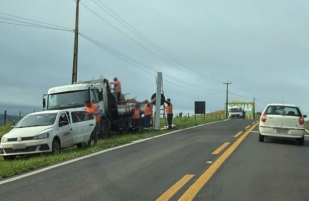 Radar de velocidade começa a ser instalado na Curva do Guareschi