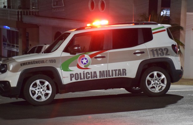 Homem é rendido por assaltante armado e tem caminhonete levada para a Argentina