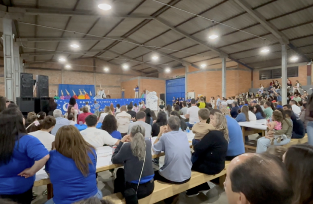 Primeira Noite Cultural do Pingo de Gente reúne famílias e valoriza a participação escolar