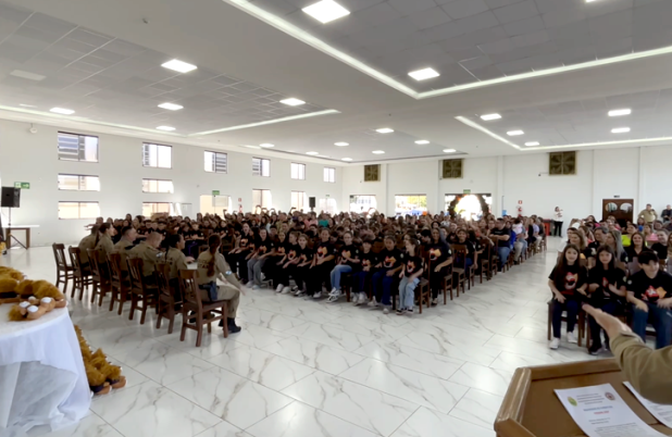 Formatura do PROERD reforça laços entre escola, polícia e famílias